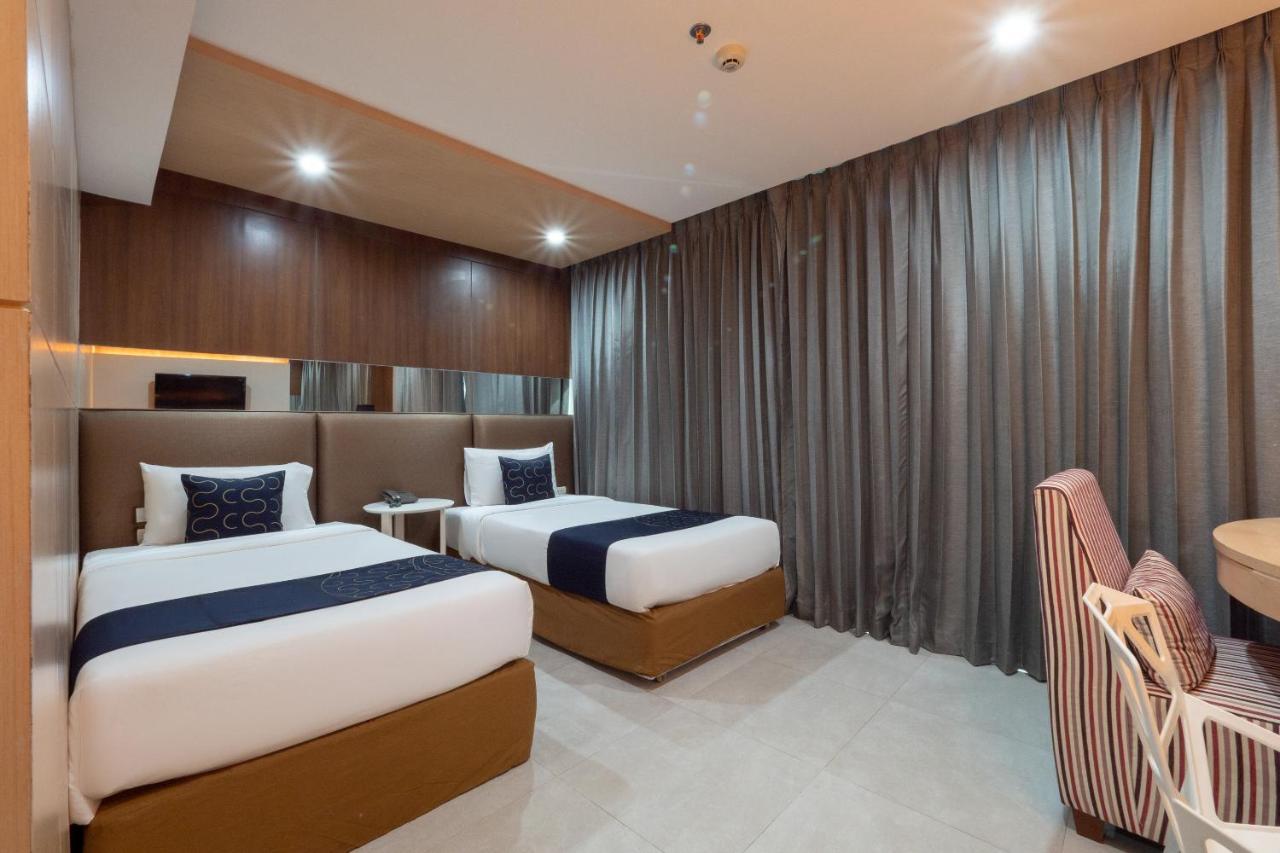 Capital O 1088 Golden Dragon Beach Resort Банг-Ламунг Экстерьер фото
