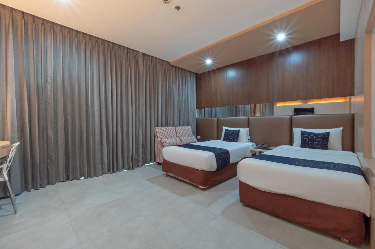 Capital O 1088 Golden Dragon Beach Resort Банг-Ламунг Экстерьер фото